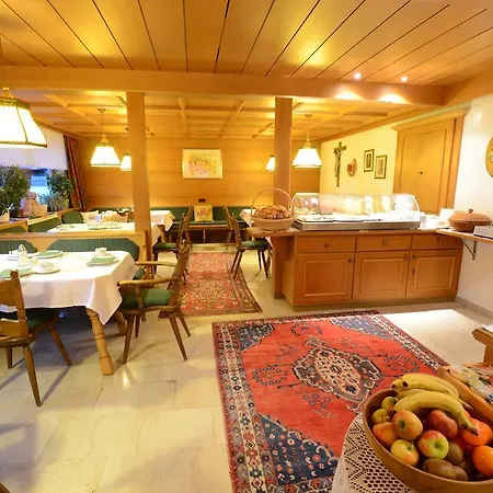 Panzió Gastehaus Monika Mayrhofen