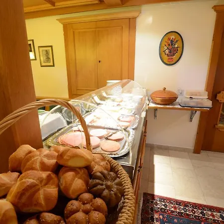 Bed & Breakfast Gastehaus Monika Mayrhofen